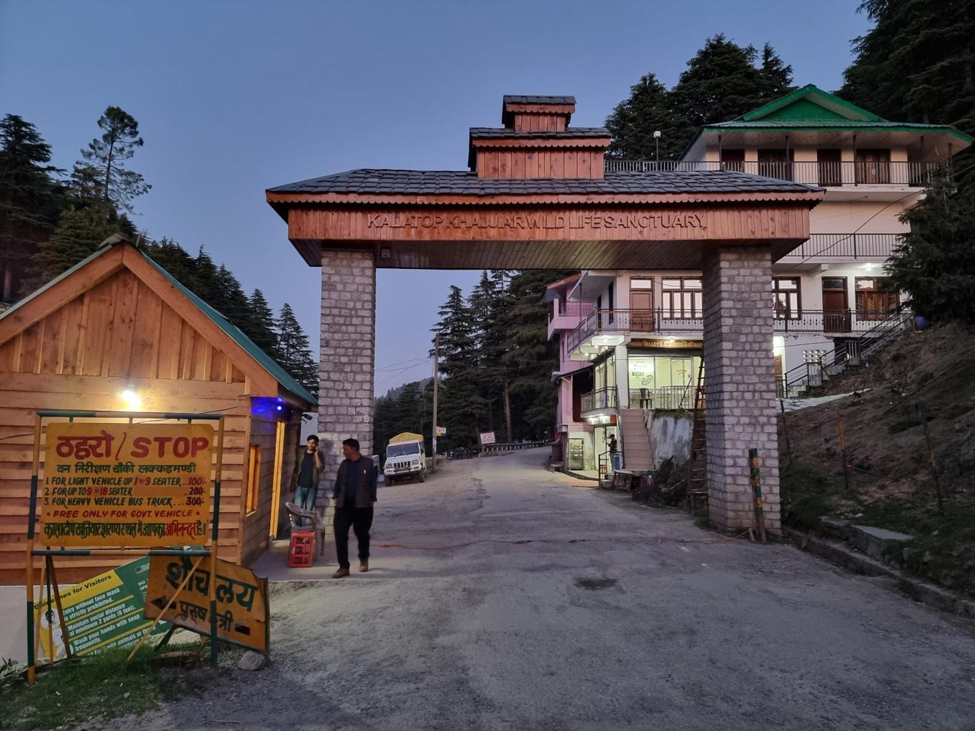 Forest Vibes Kalatop-Rooms And Restaurant Dalhousie Bagian luar foto