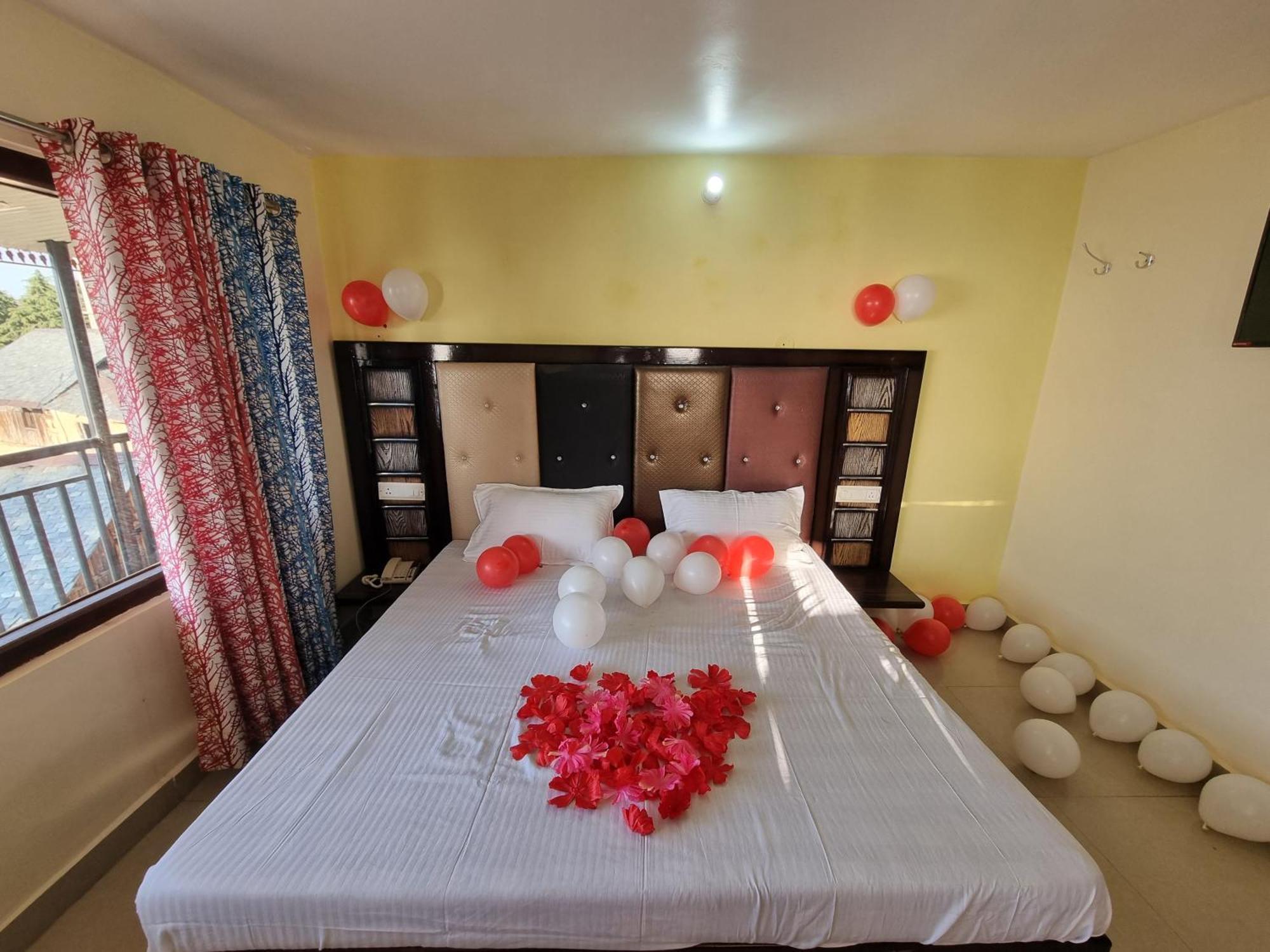Forest Vibes Kalatop-Rooms And Restaurant Dalhousie Bagian luar foto